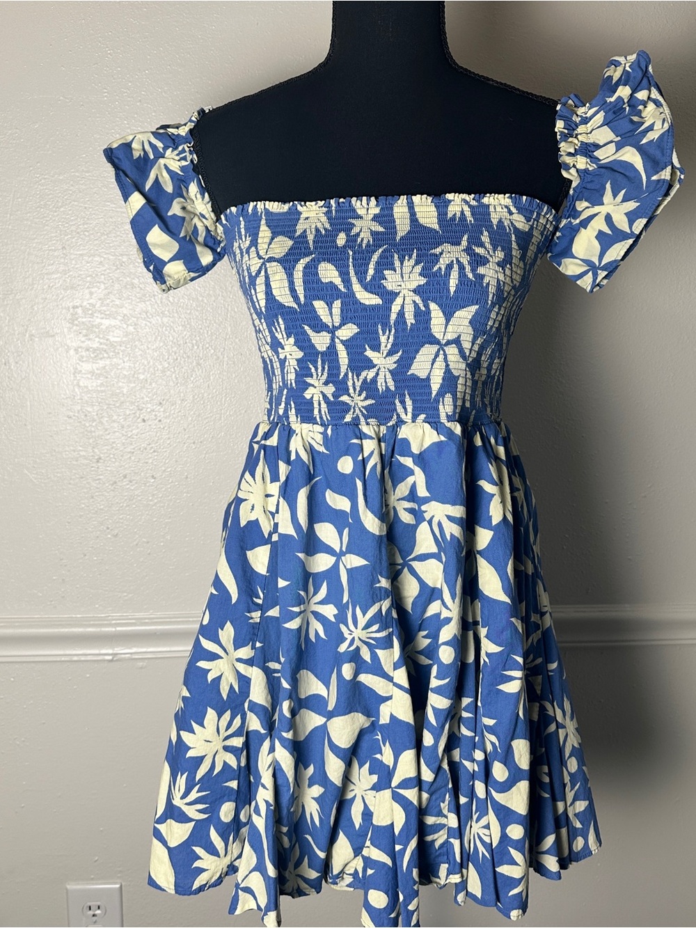 Zara Blue and Cream Off-Shoulder Floral Mini Dress - Picture 2 of 8